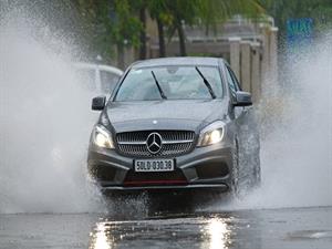 Mẹo hay giúp bảo vệ gương chiếu hậu xe ô tô trong mùa mưa