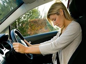 Mẹo hay giúp tránh ngủ gật khi lái xe đường dài